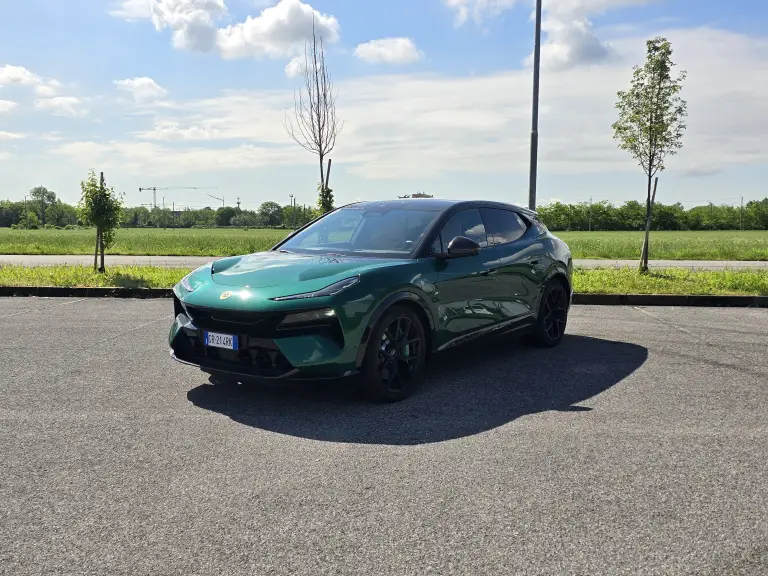 Lotus Eletre 2024 prova - 14
