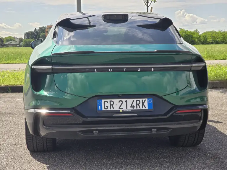 Lotus Eletre 2024 prova - 13