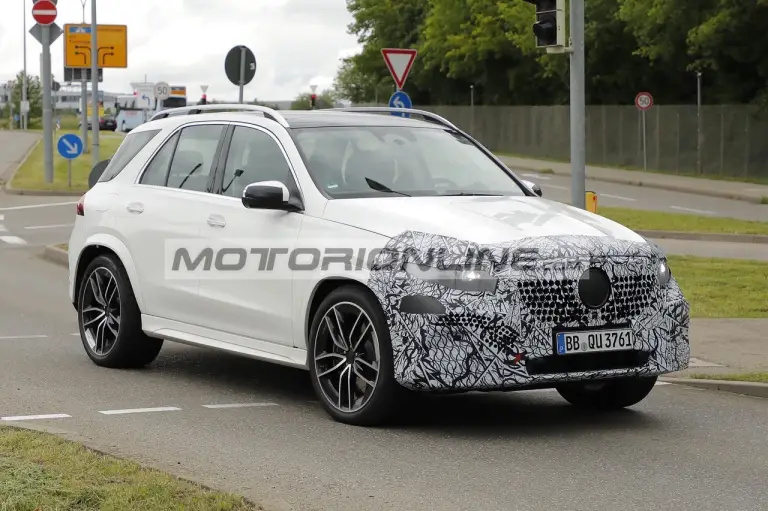 Mercedes GLE - Foto spia 10-6-2024 - 3