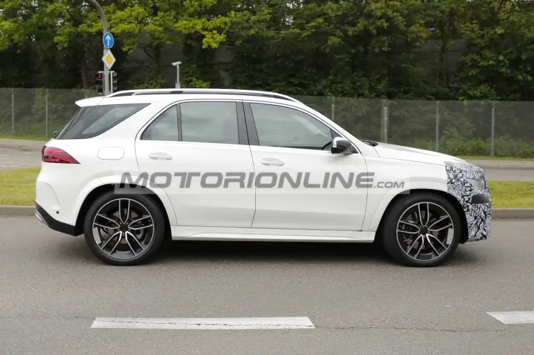 Mercedes GLE - Foto spia 10-6-2024 - 5