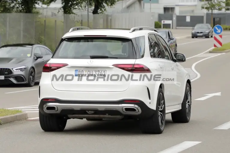 Mercedes GLE - Foto spia 10-6-2024 - 8