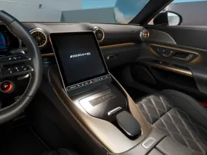 Mercedes-AMG SL 63 Golden Coast - 1