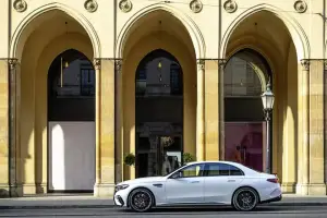 Mercedes-AMG E 53 Hybrid 4Matic+ - 1