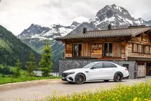 Mercedes-AMG E 53 Hybrid 4Matic+ - 12