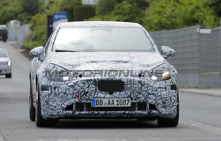 Mercedes-AMG Classe C EV - Foto spia 19-06-2024 - 7
