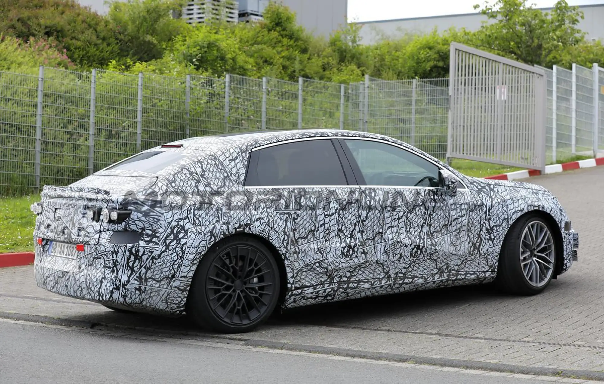 Mercedes-AMG Classe C EV - Foto spia 19-06-2024 - 9