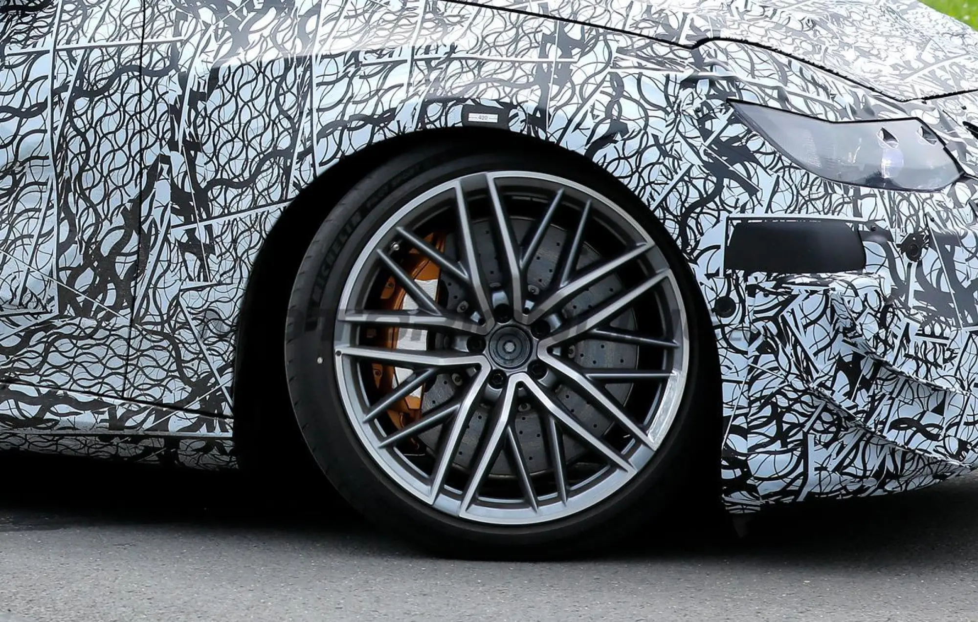 Mercedes-AMG Classe C EV - Foto spia 19-06-2024 - 12
