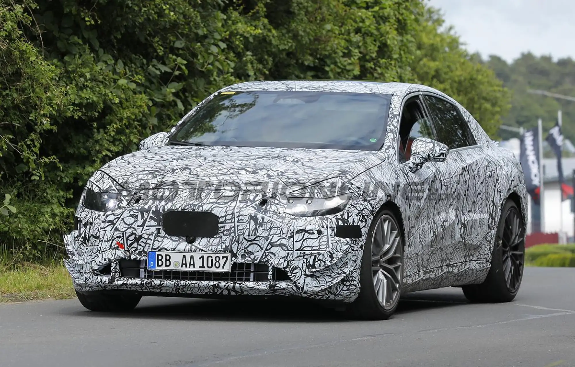 Mercedes-AMG Classe C EV - Foto spia 19-06-2024 - 2