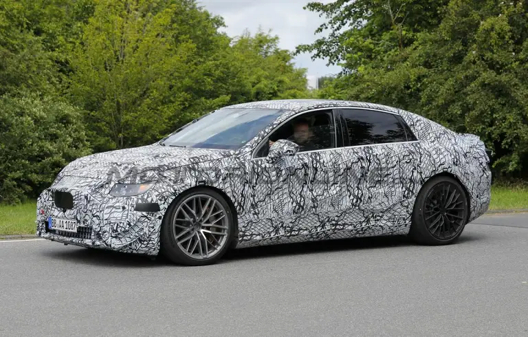 Mercedes-AMG Classe C EV - Foto spia 19-06-2024 - 14