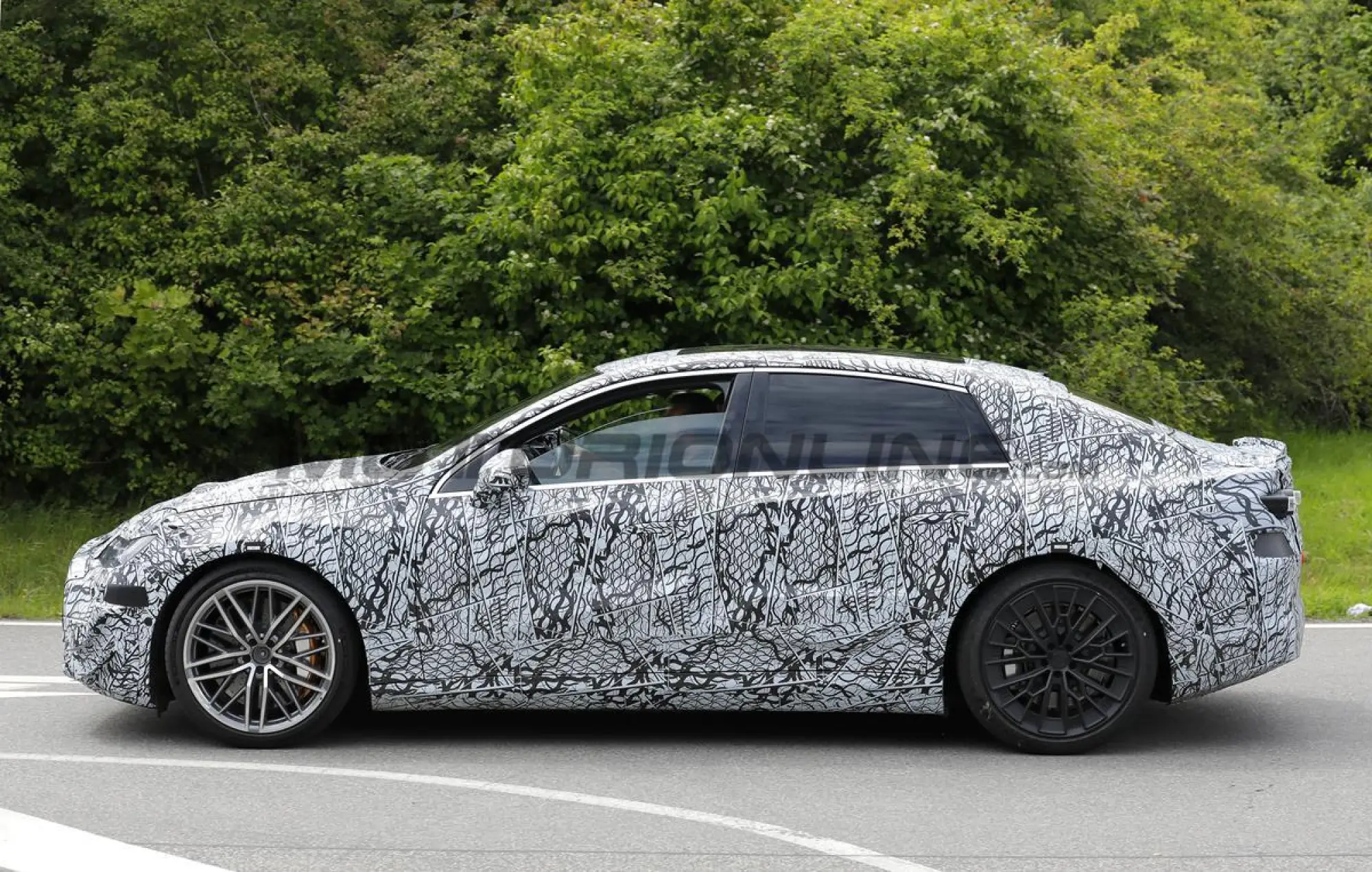 Mercedes-AMG Classe C EV - Foto spia 19-06-2024 - 4