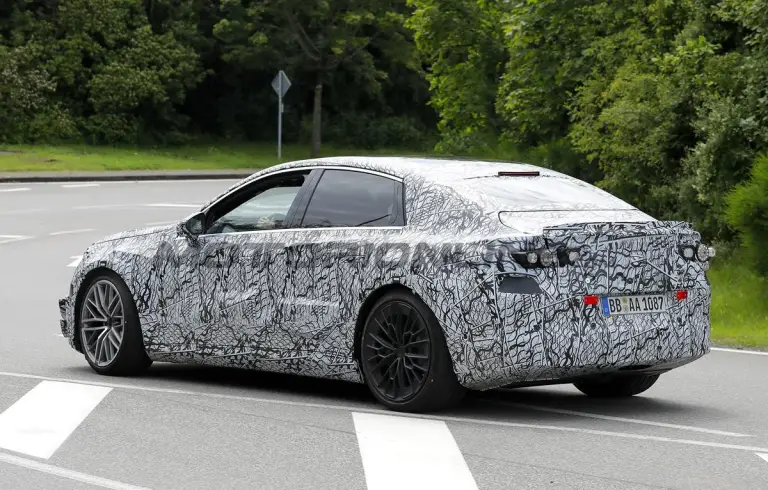 Mercedes-AMG Classe C EV - Foto spia 19-06-2024 - 3