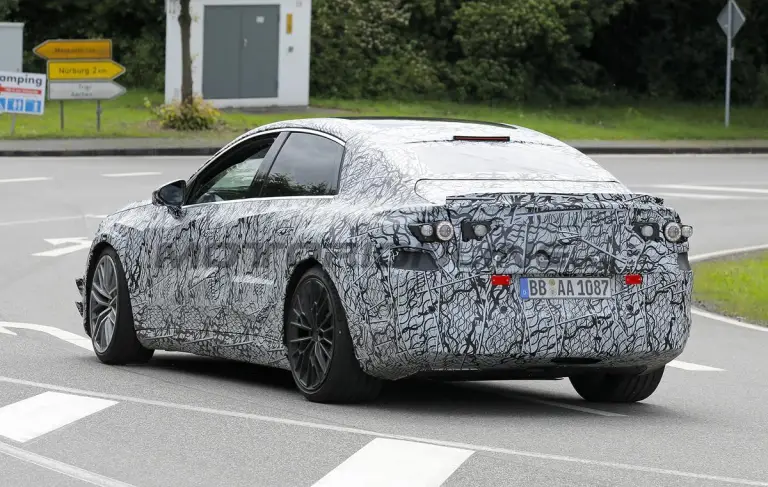 Mercedes-AMG Classe C EV - Foto spia 19-06-2024 - 6