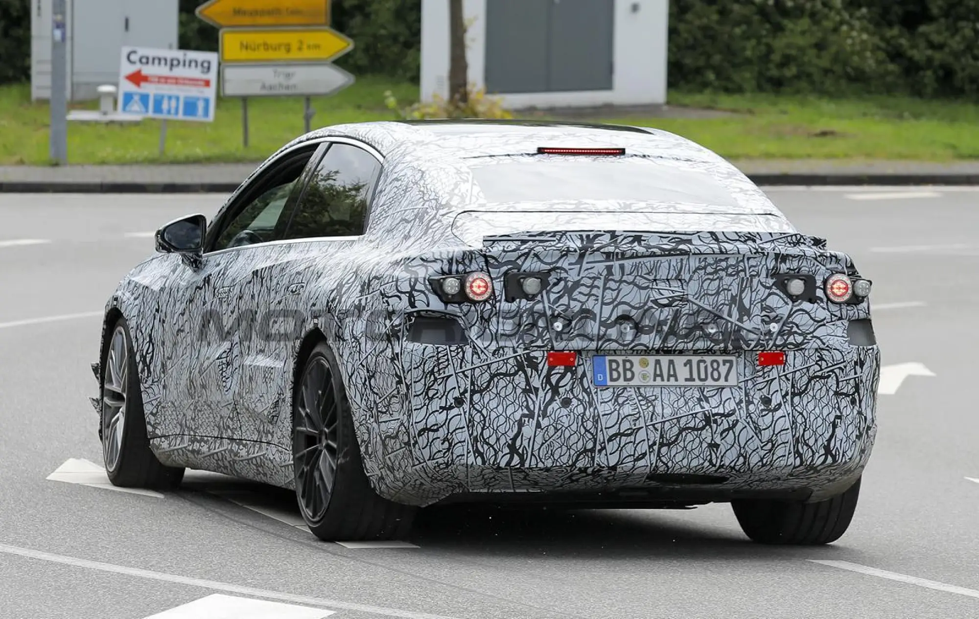 Mercedes-AMG Classe C EV - Foto spia 19-06-2024 - 8