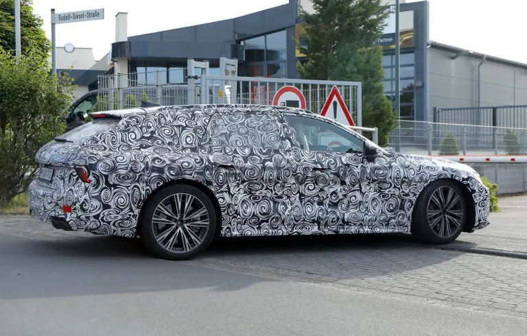 Audi S7 Avant - Foto spia 19-06-2024 - 17