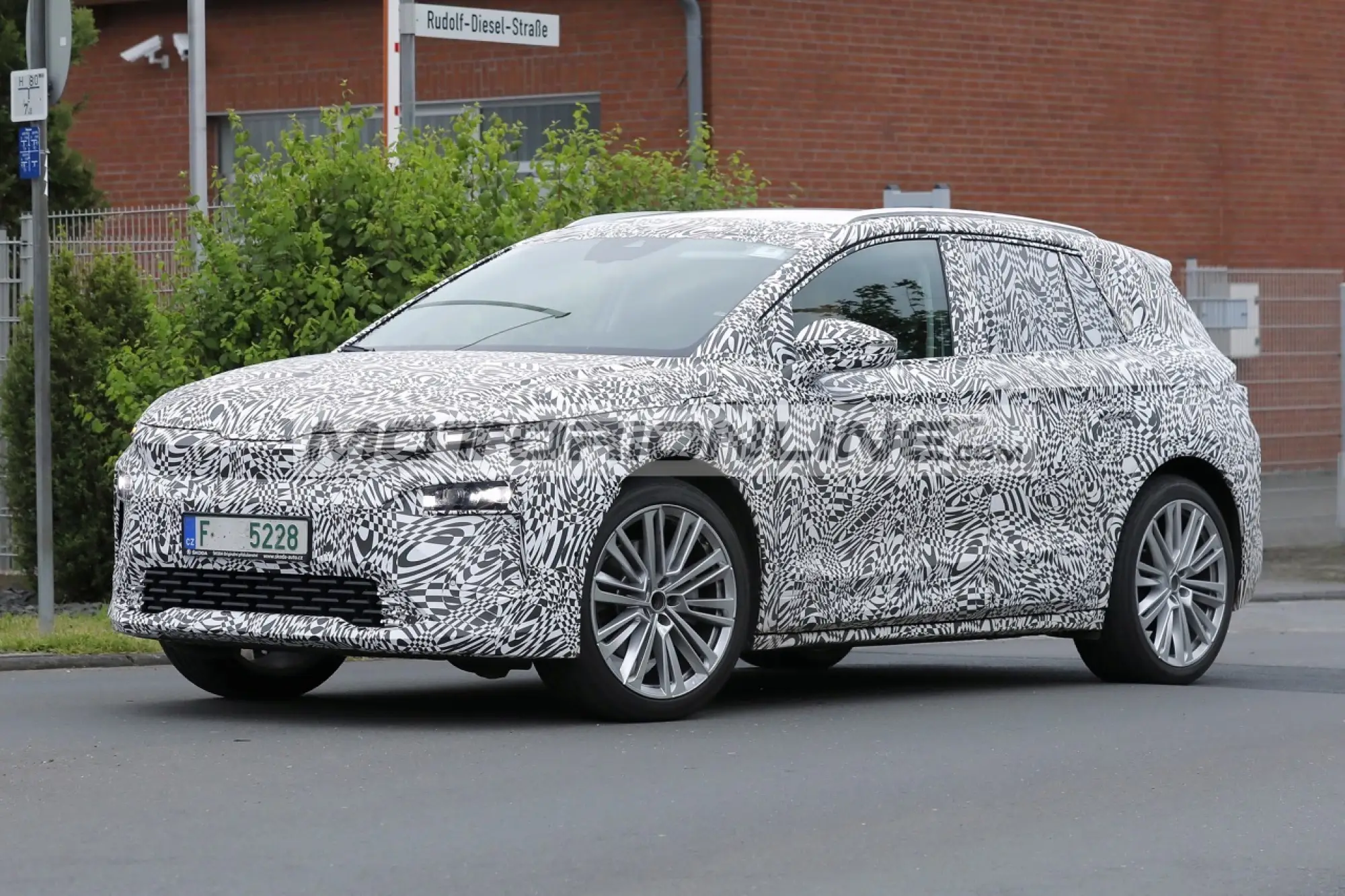 Skoda Elroq - Foto spia 20-6-2024 - 6