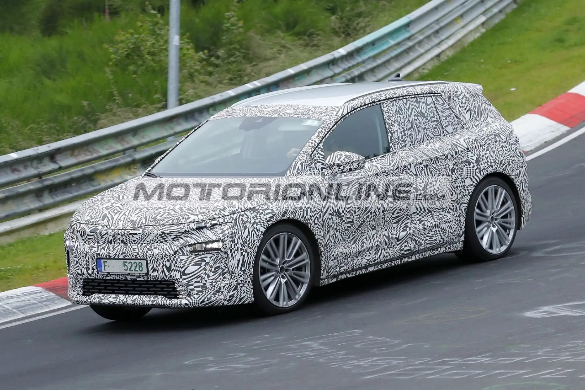 Skoda Elroq - Foto spia 20-6-2024 - 11