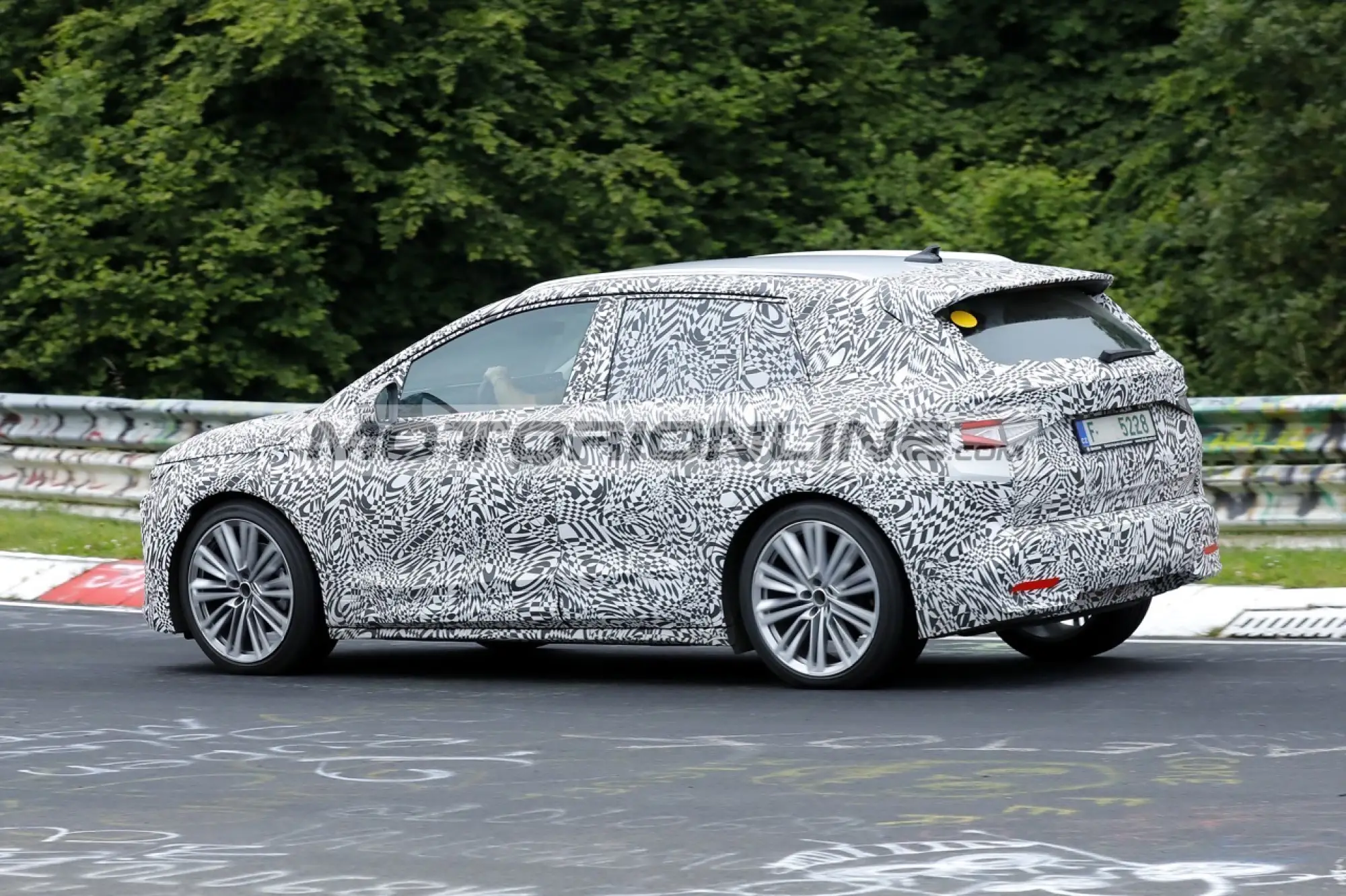 Skoda Elroq - Foto spia 20-6-2024 - 19