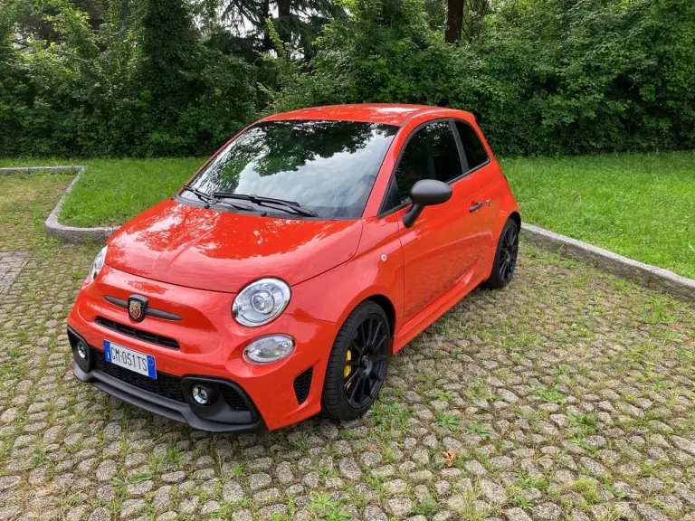 Abarth 695 Competizione 2024 - Come va - 7