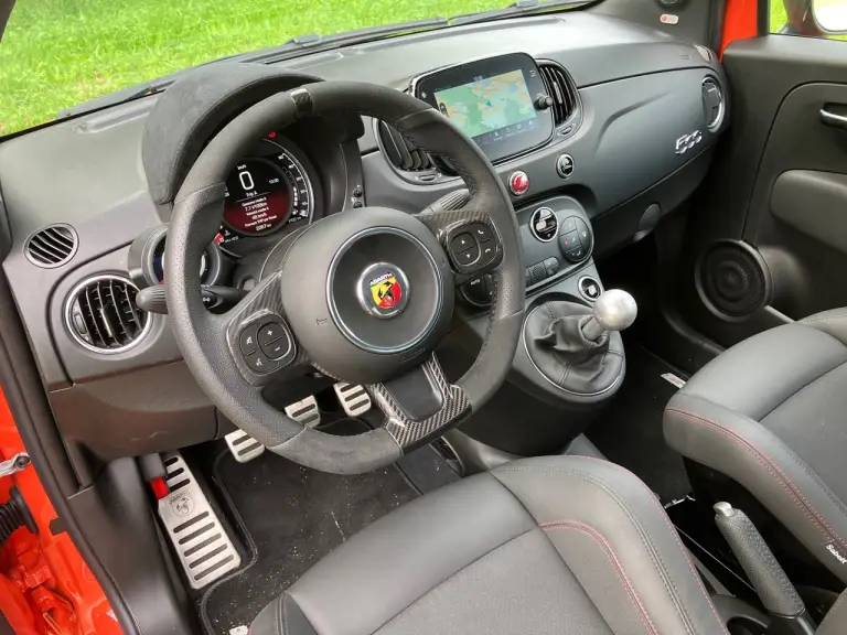 Abarth 695 Competizione 2024 - Come va - 22