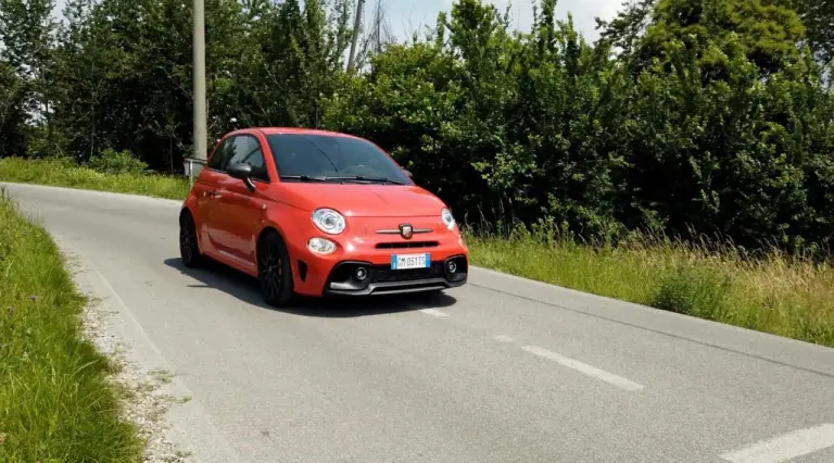 Abarth 695 Competizione 2024 - Come va - 33