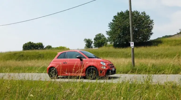 Abarth 695 Competizione 2024 - Come va - 35