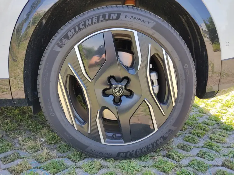 Peugeot e-3008 2024 - Prova Milano - 12