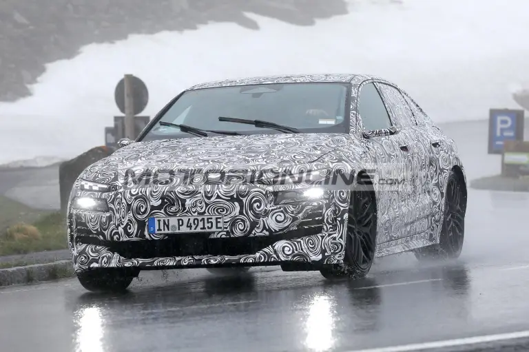 Audi RS6 e-tron - Foto spia 1-7-2024 - 8