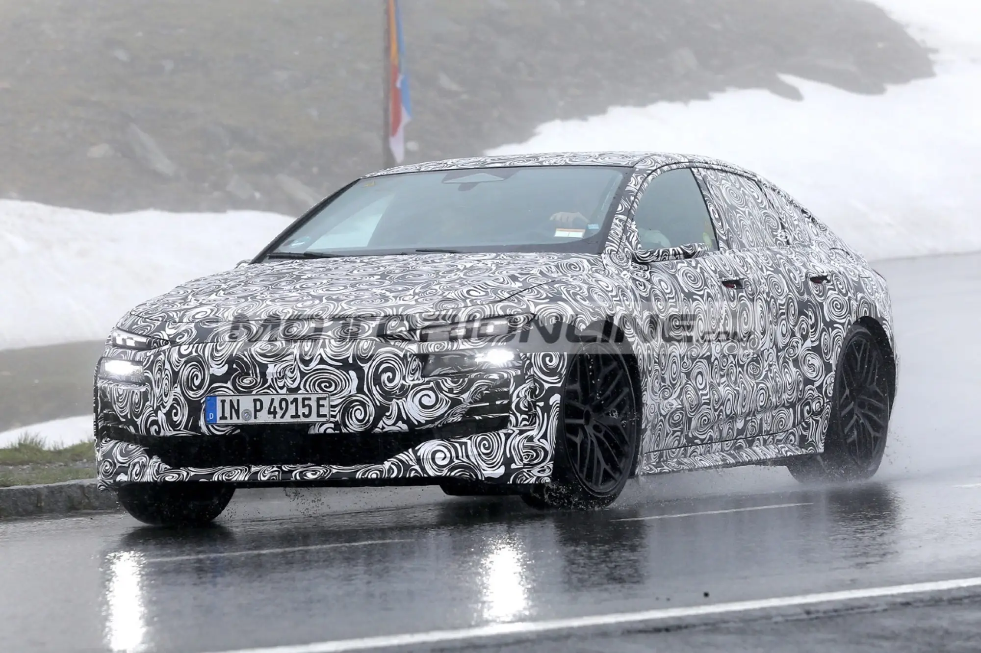 Audi RS6 e-tron - Foto spia 1-7-2024 - 2