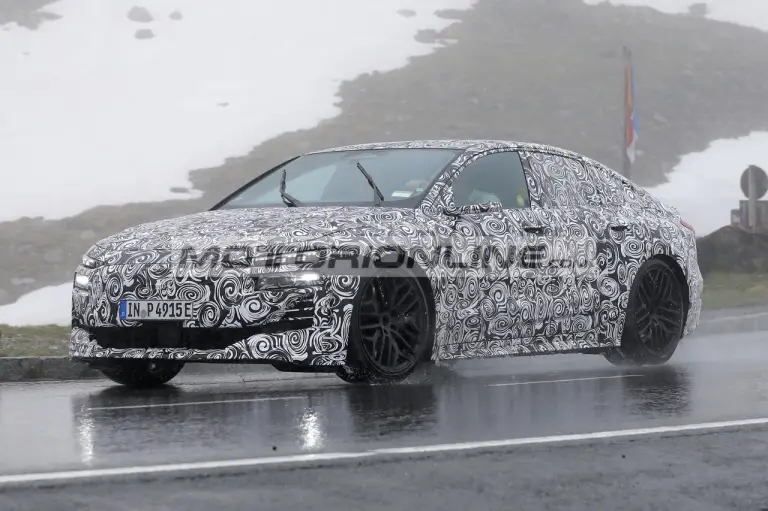 Audi RS6 e-tron - Foto spia 1-7-2024 - 3