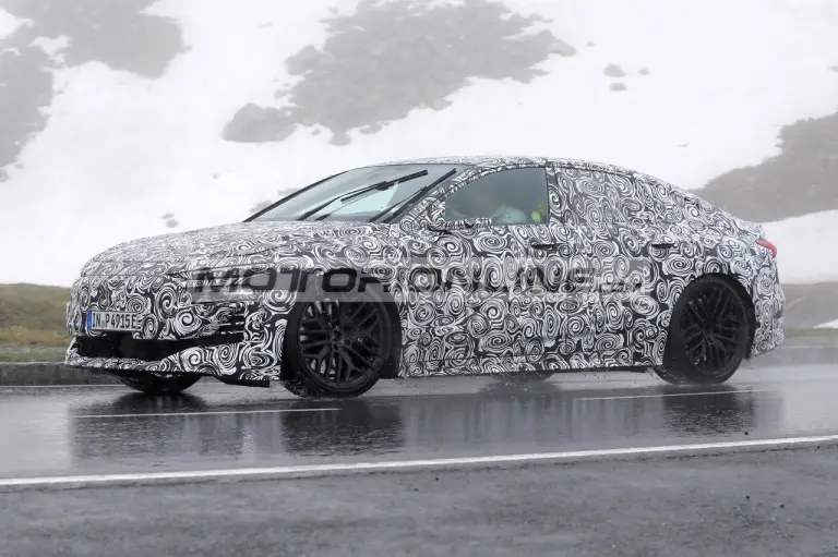Audi RS6 e-tron - Foto spia 1-7-2024 - 4