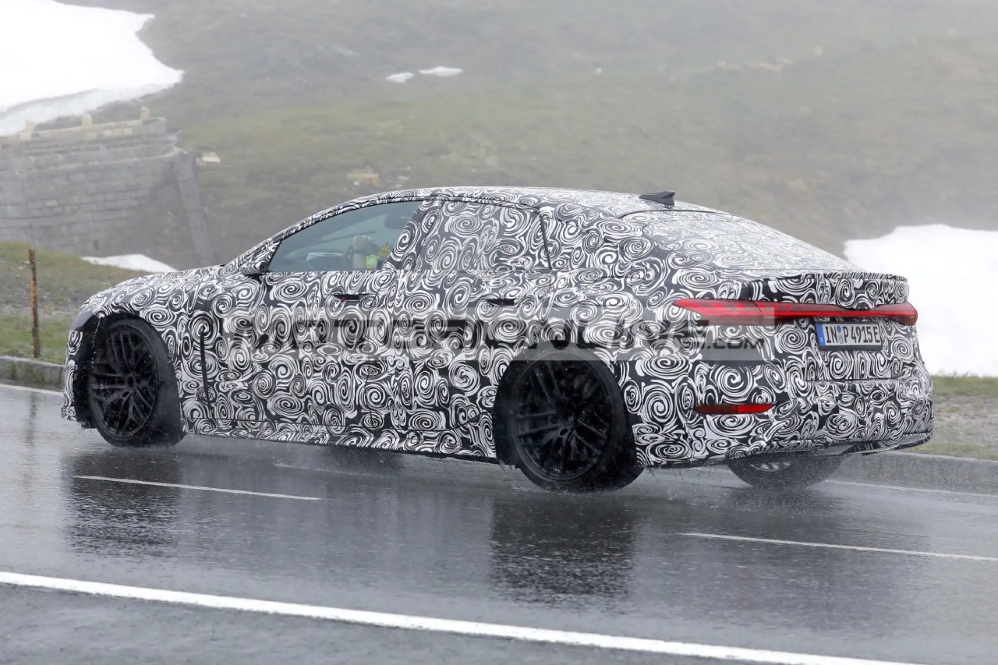 Audi RS6 e-tron - Foto spia 1-7-2024 - 7