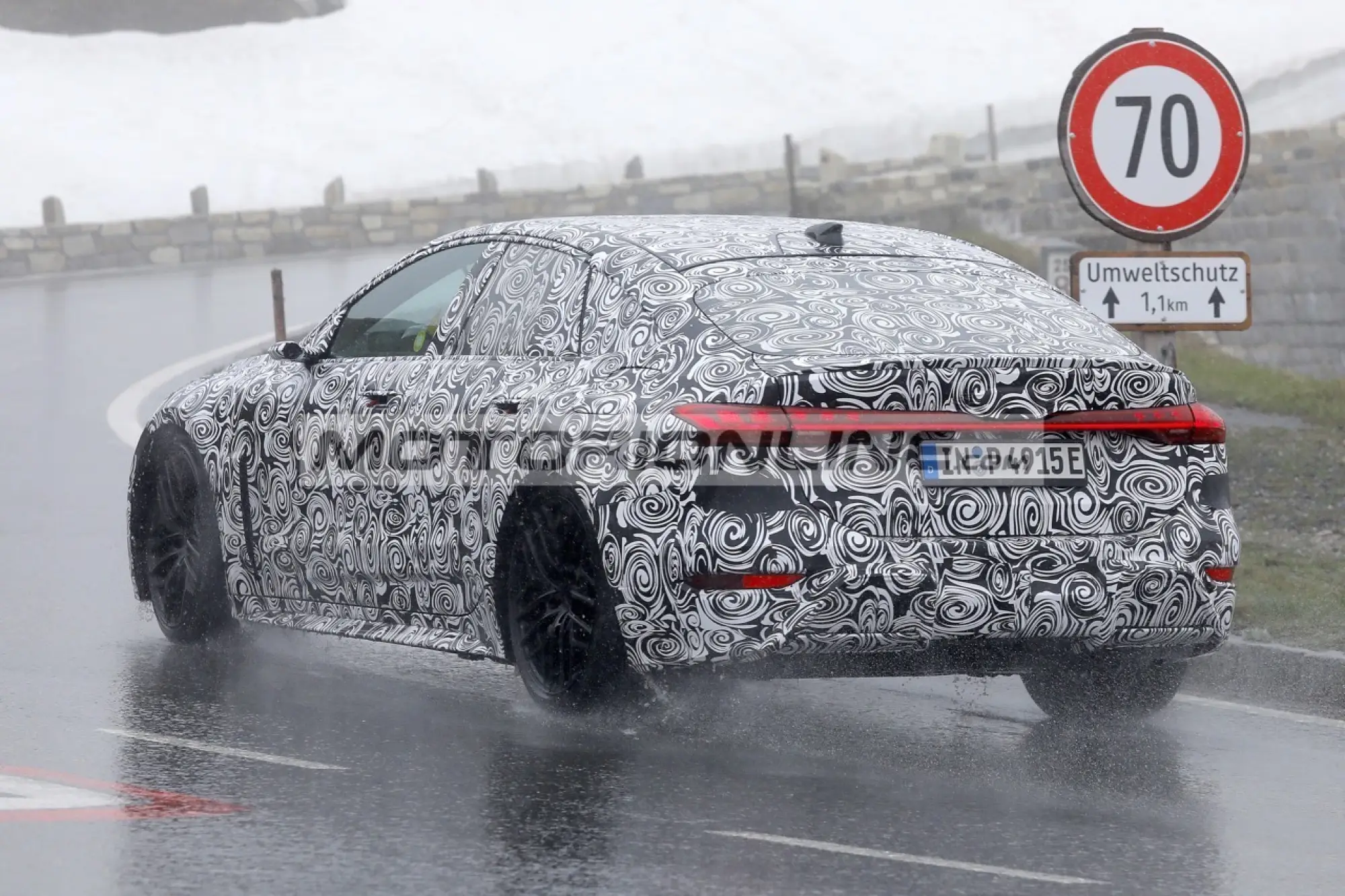 Audi RS6 e-tron - Foto spia 1-7-2024 - 6