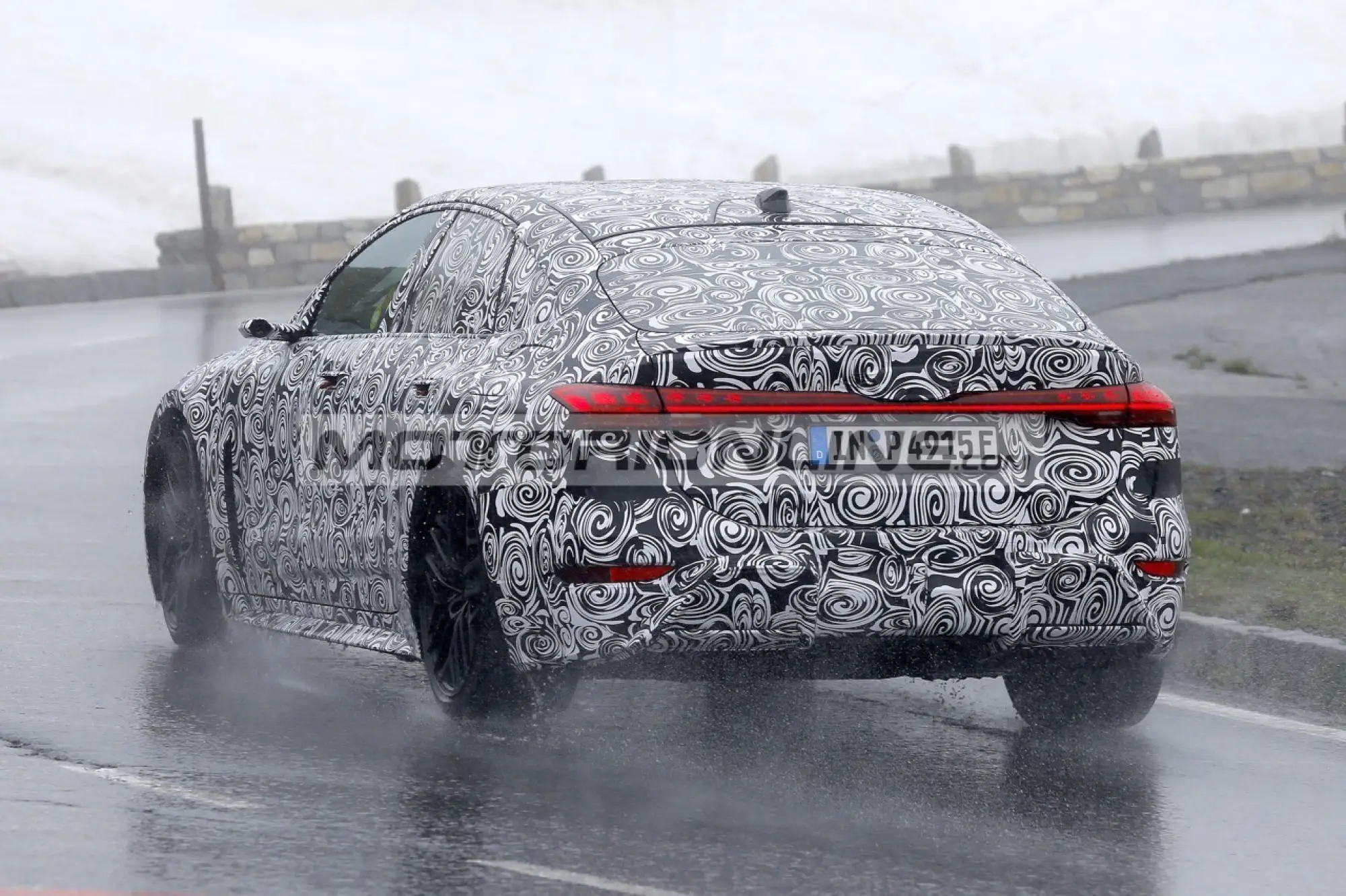 Audi RS6 e-tron - Foto spia 1-7-2024 - 13
