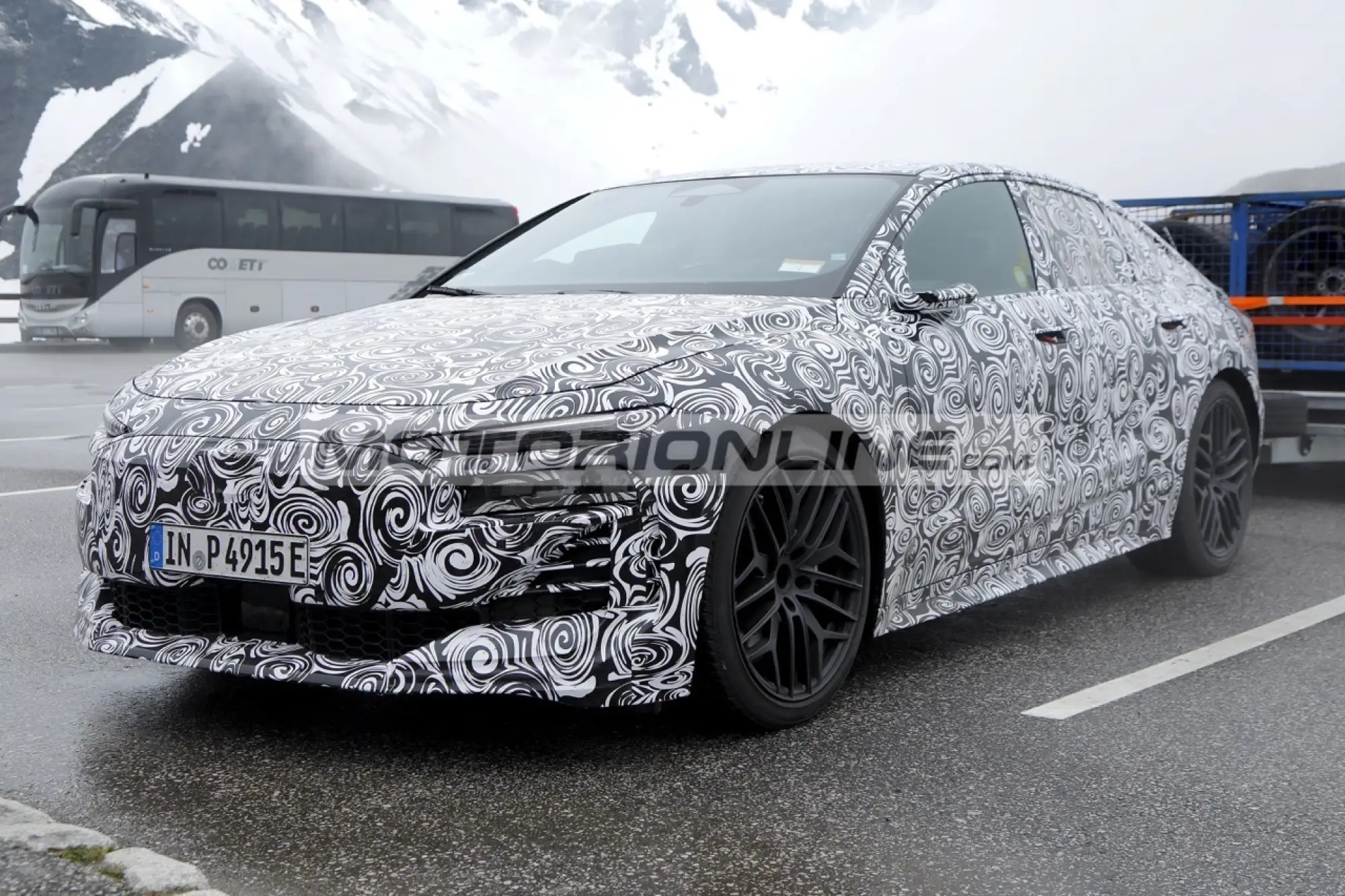 Audi RS6 e-tron - Foto spia 1-7-2024 - 11