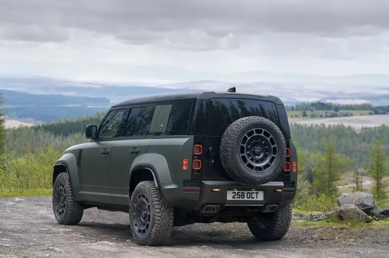 Land Rover Defender OCTA - Foto ufficiali - 4