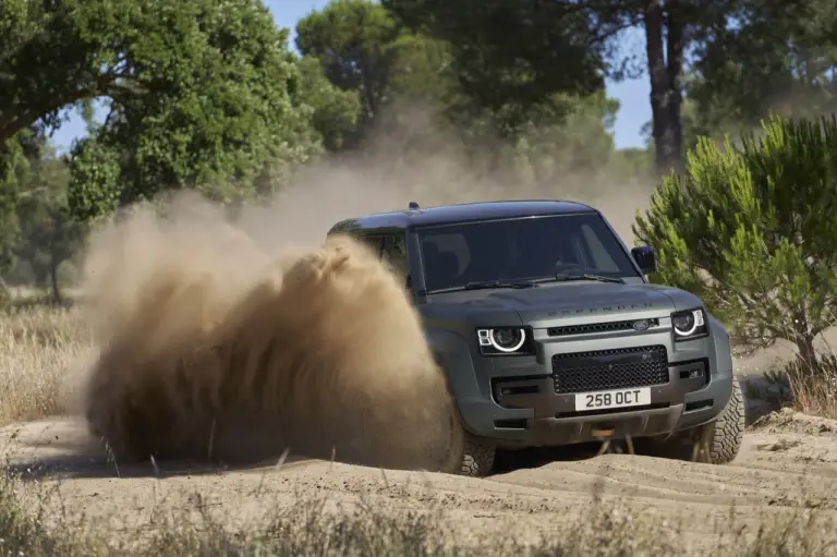 Land Rover Defender OCTA - Foto ufficiali - 7