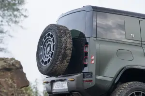 Land Rover Defender OCTA - Foto ufficiali - 12