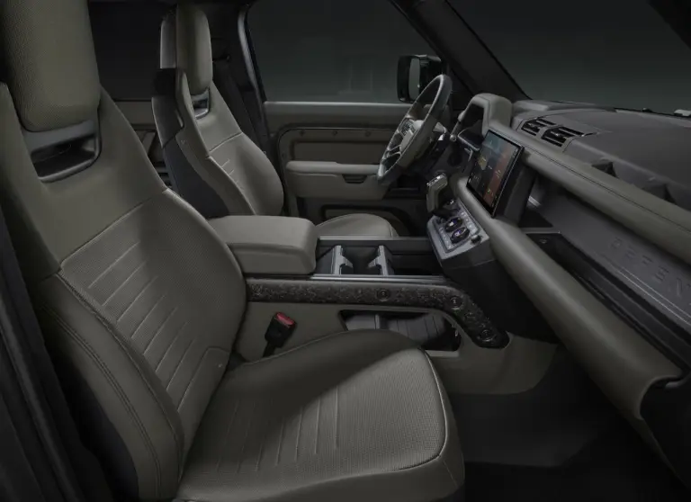 Land Rover Defender OCTA - Foto ufficiali - 15