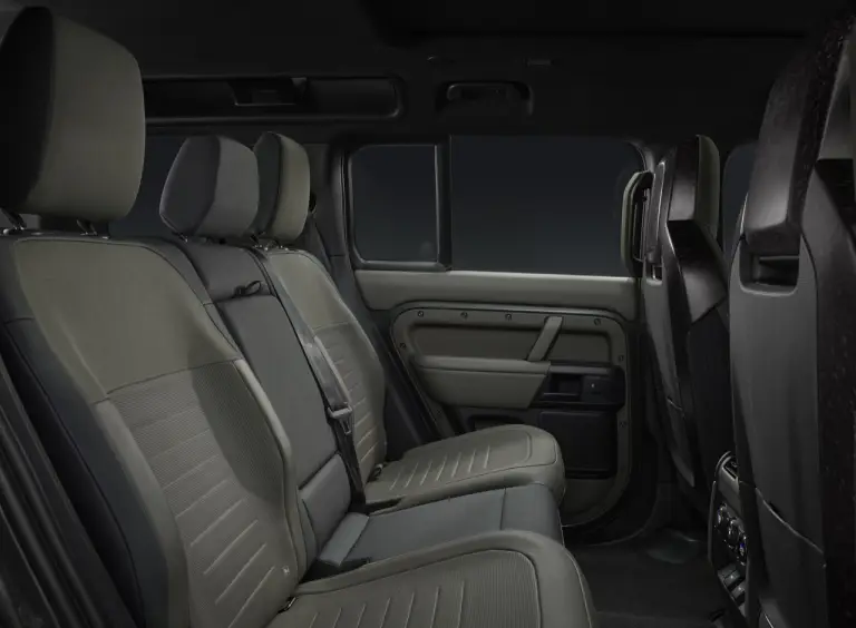Land Rover Defender OCTA - Foto ufficiali - 19