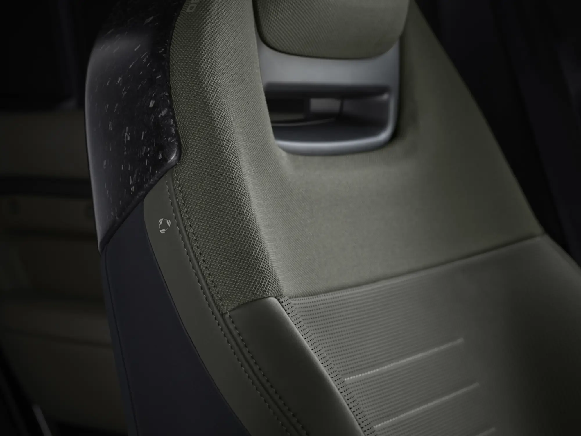 Land Rover Defender OCTA - Foto ufficiali - 16