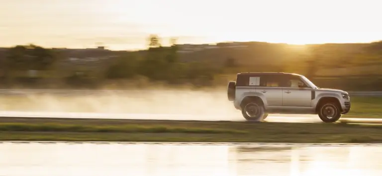 Land Rover Defender OCTA - Foto ufficiali - 26