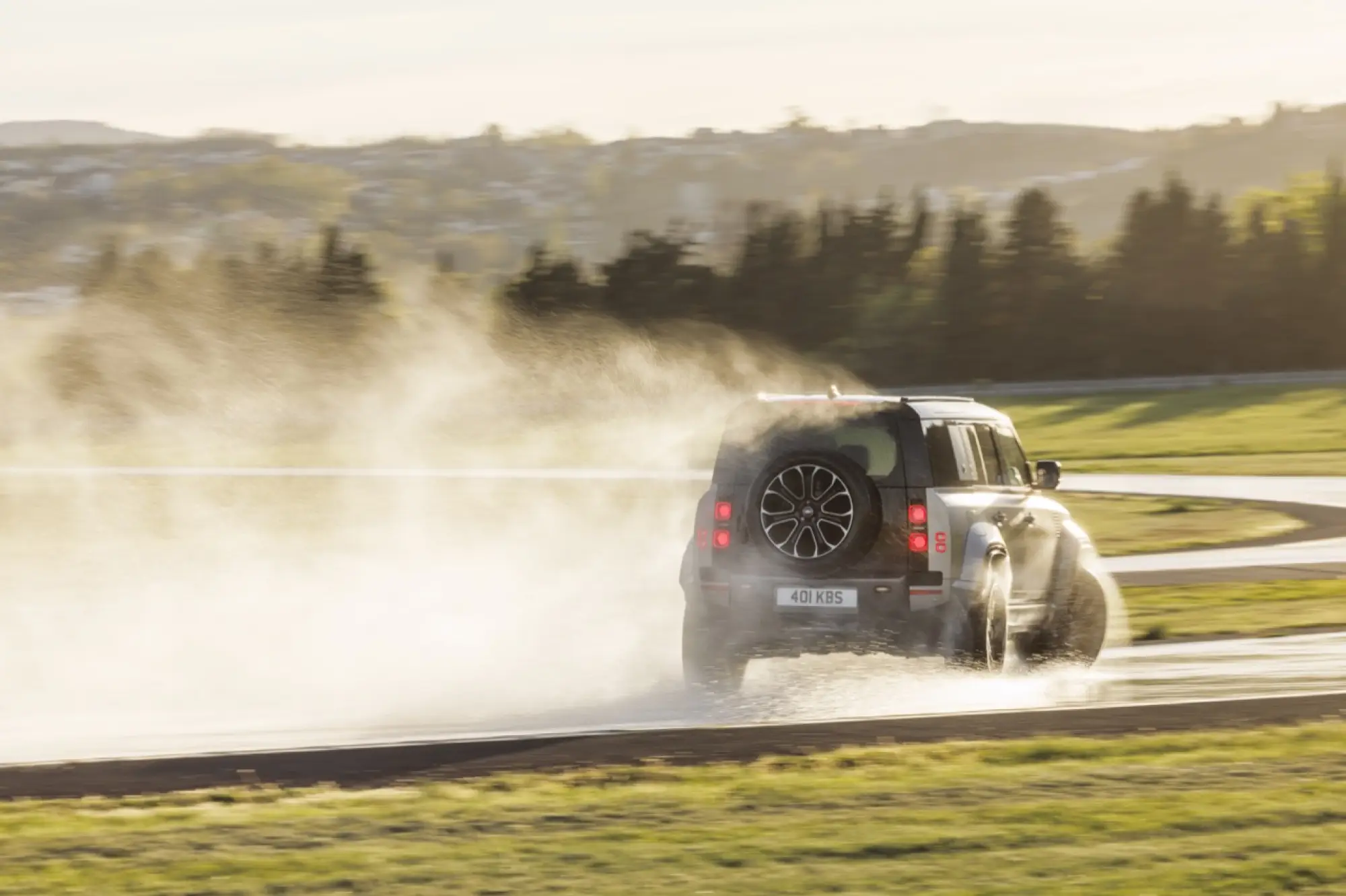 Land Rover Defender OCTA - Foto ufficiali - 24