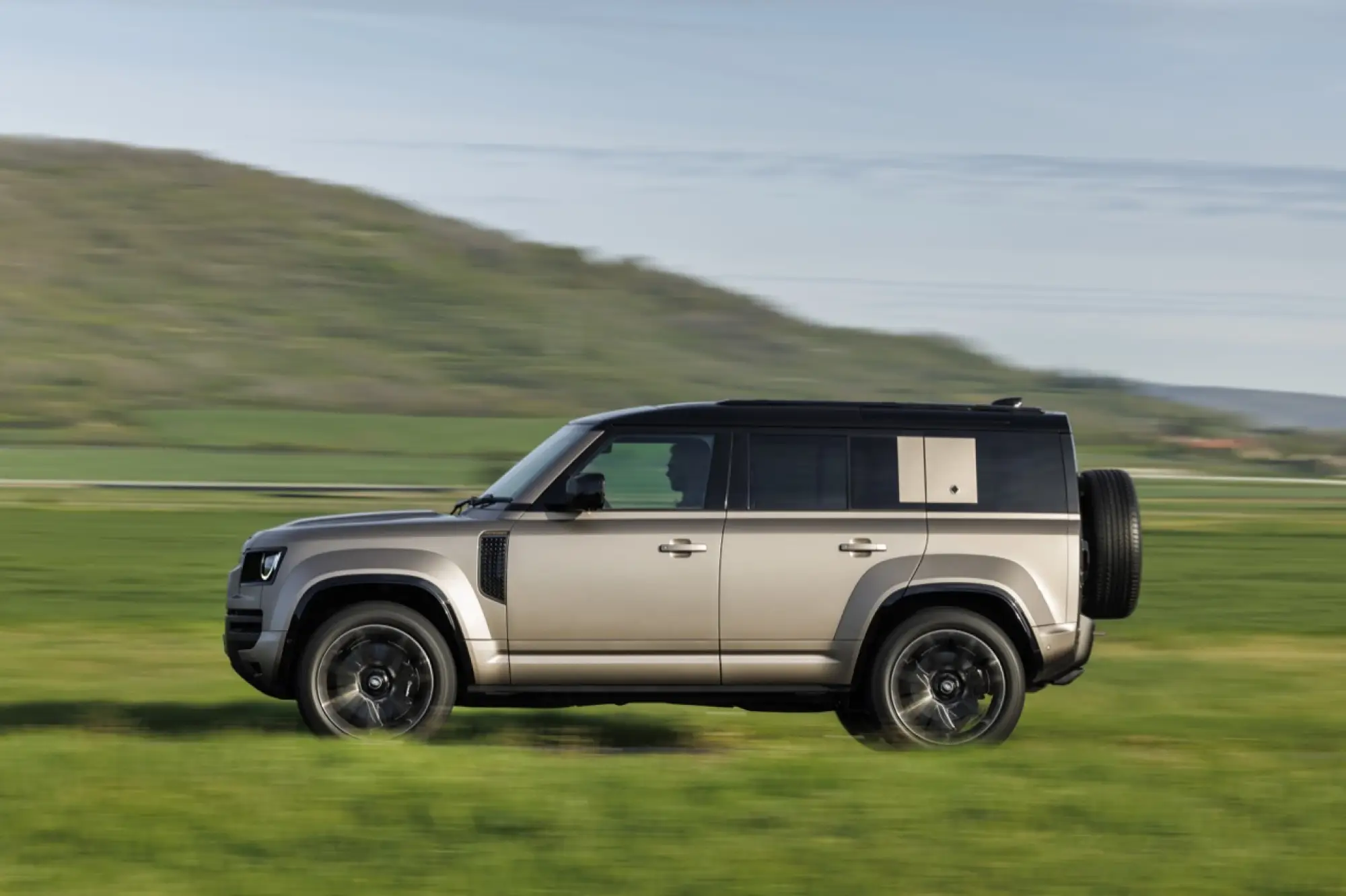 Land Rover Defender OCTA - Foto ufficiali - 27