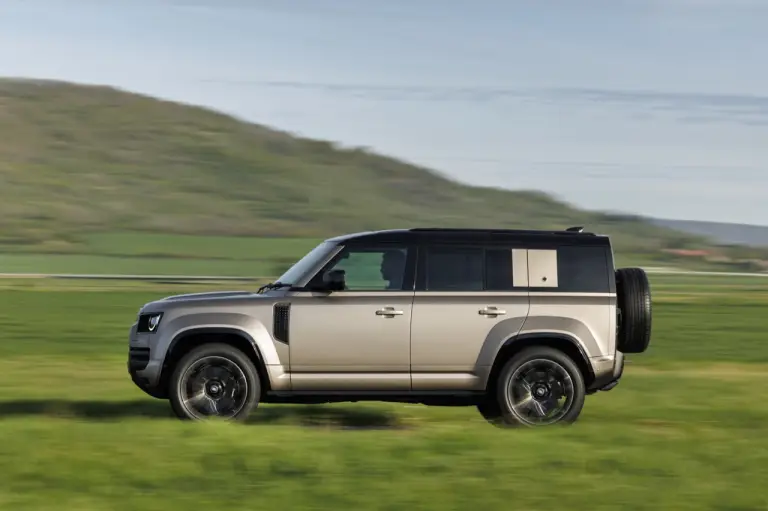 Land Rover Defender OCTA - Foto ufficiali - 27