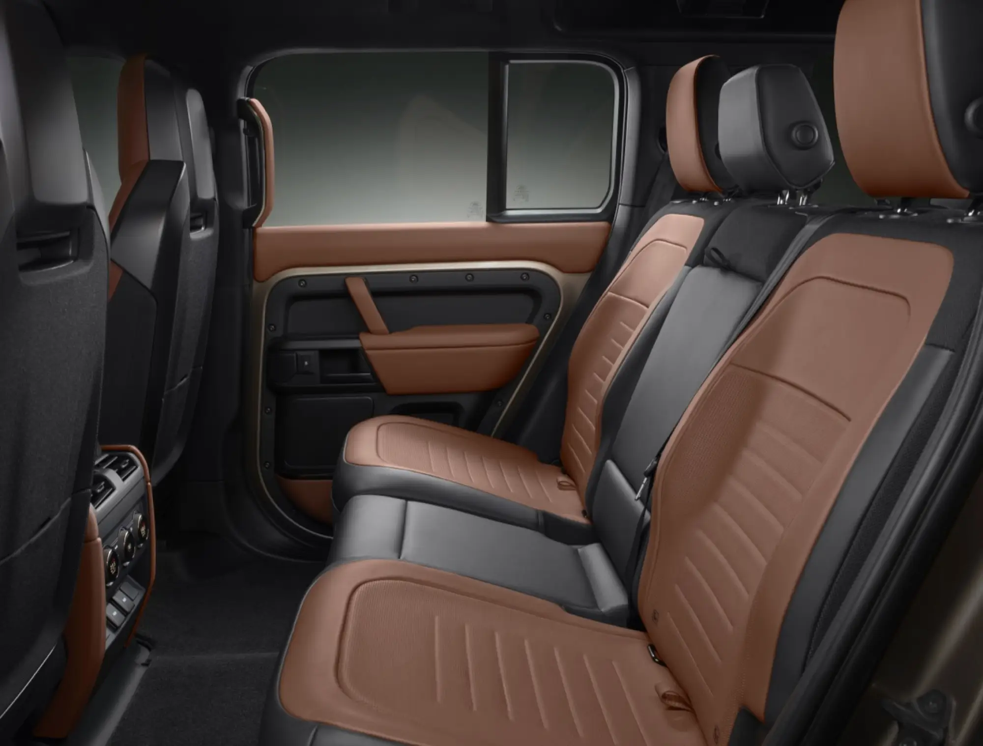 Land Rover Defender OCTA - Foto ufficiali - 31