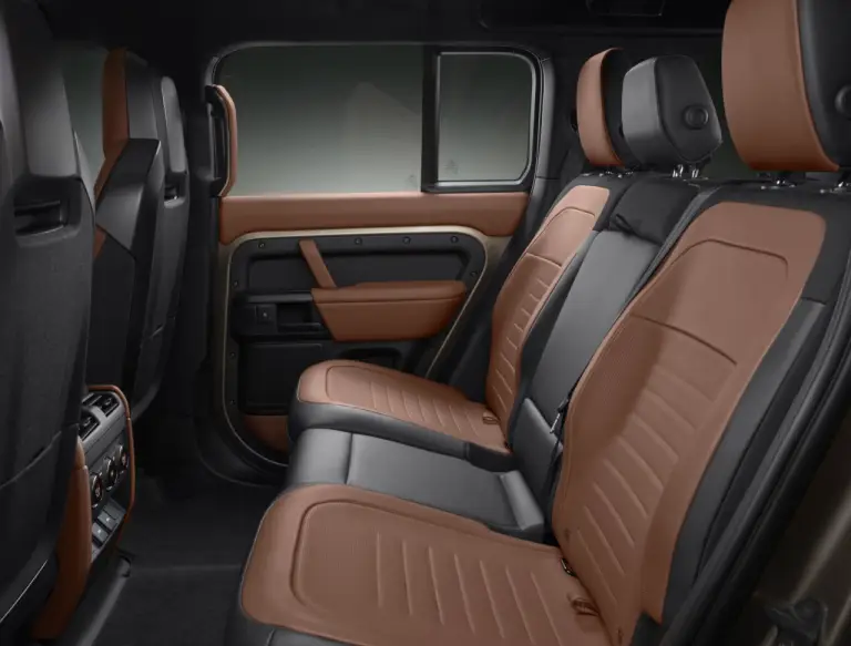 Land Rover Defender OCTA - Foto ufficiali - 31
