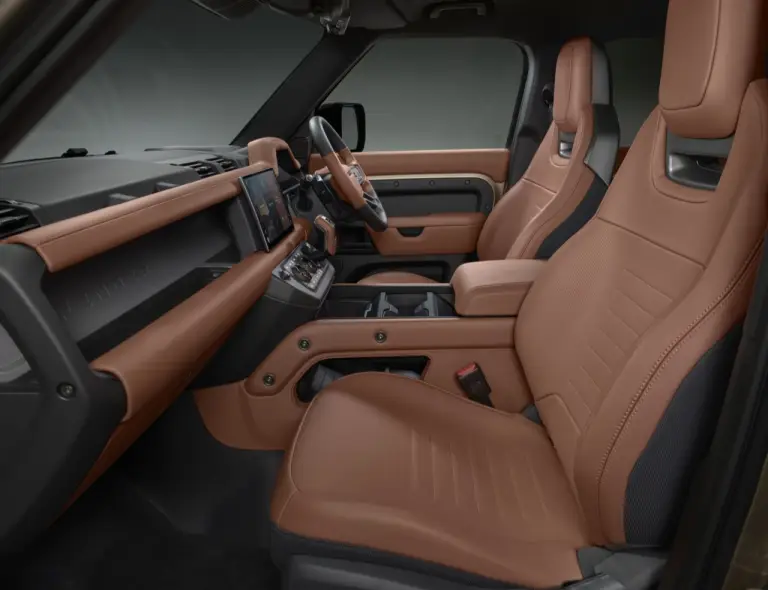 Land Rover Defender OCTA - Foto ufficiali - 33