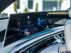 Peugeot E-5008 - Prime impressioni di guida - 11