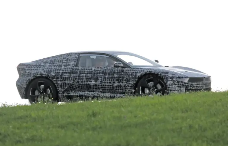 BMW Neue Klasse Coupe - Foto spia 05-07-2024 - 16