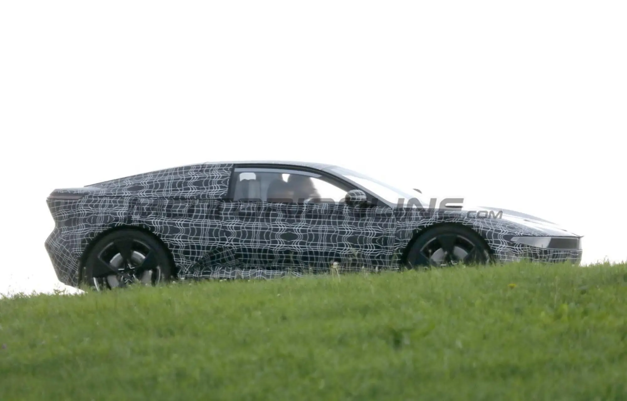 BMW Neue Klasse Coupe - Foto spia 05-07-2024 - 17